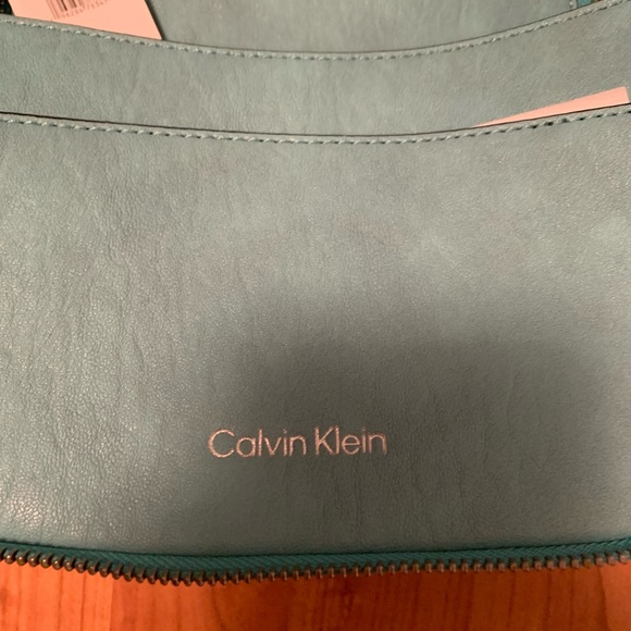 New Calvin Klein Crossbody - Picture 5 of 8